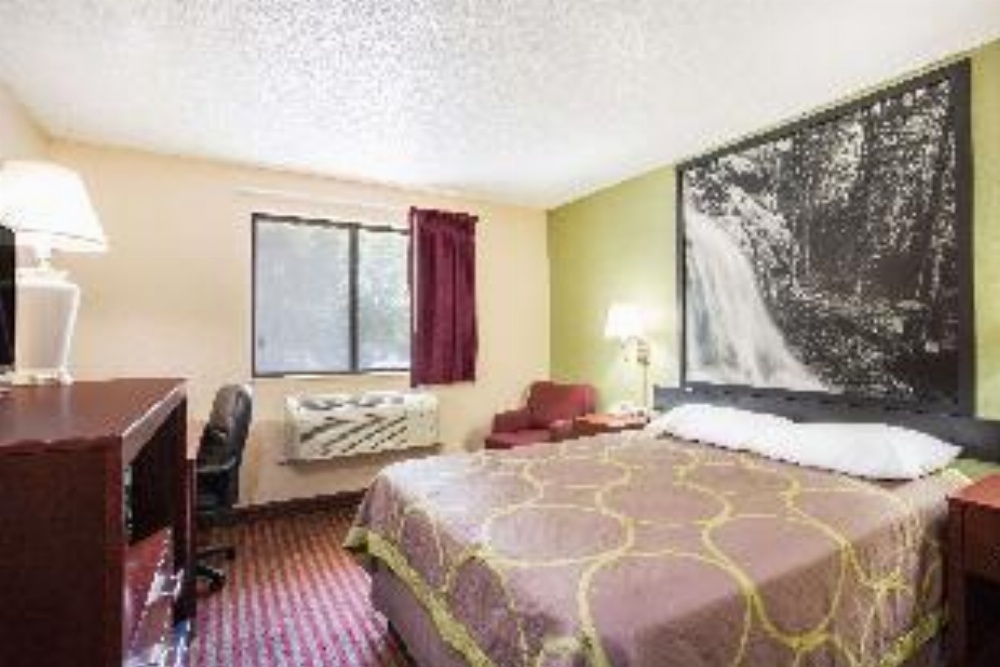 Super 8 by Wyndham Harrisonburg Main image