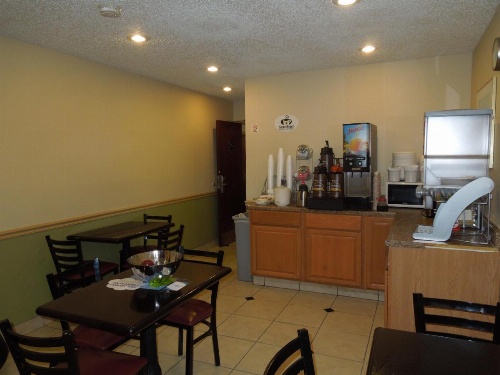 Super 8 by Wyndham Harrisonburg image 10