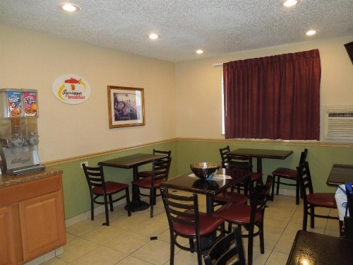 Super 8 by Wyndham Harrisonburg image 11